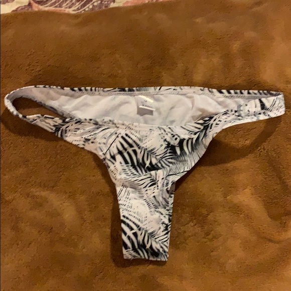 Printed bikini brand new never worn - Picture 3 of 4